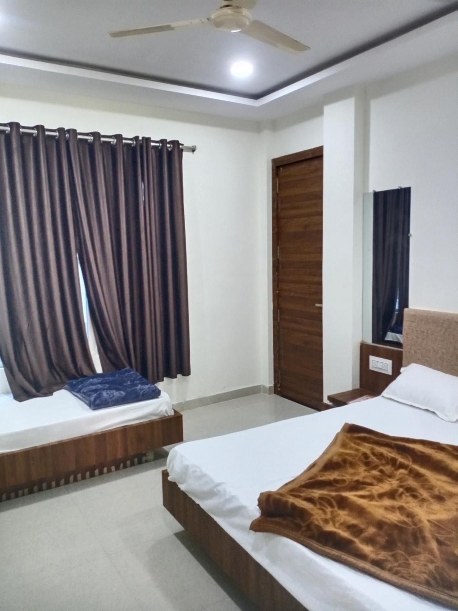 Hotel Soham Palace Ujjain Eksteriør bilde